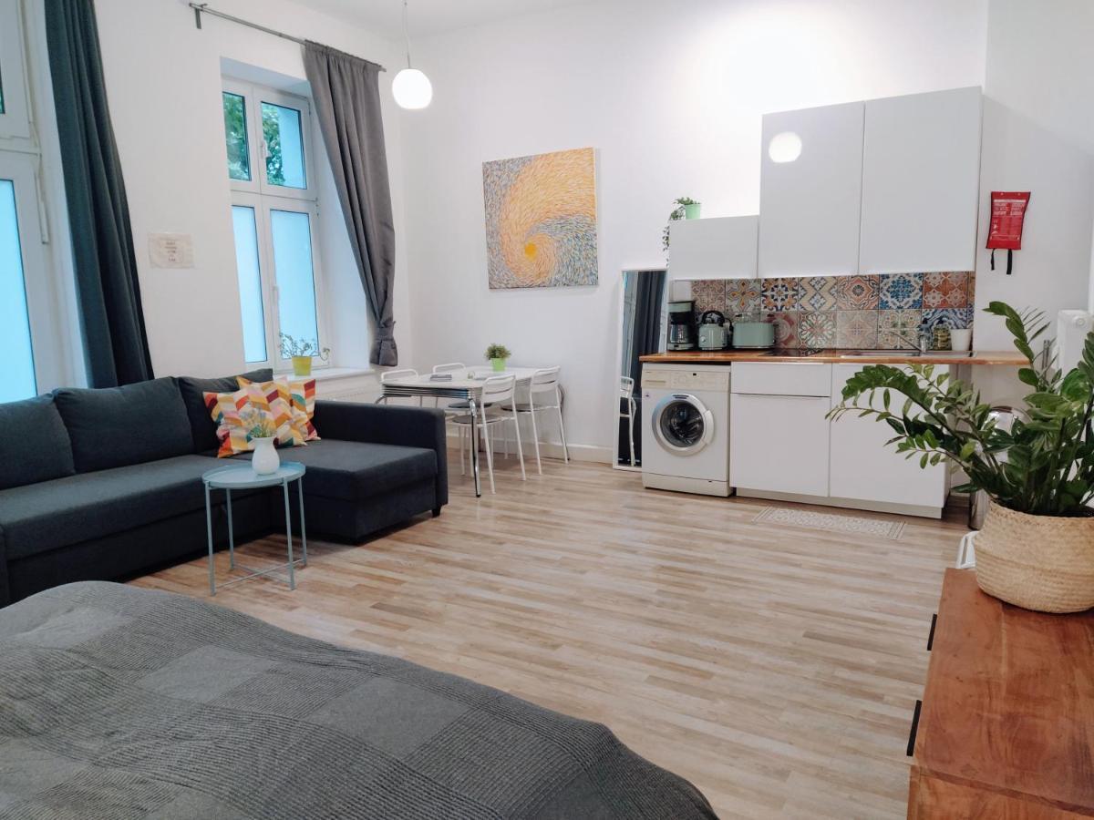 Cozy Studio In Friedrichshain, 4 Quiet Guests Only Berlijn Buitenkant foto